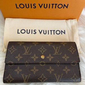 ✨✨STUNNING✨✨ Monogram wallet